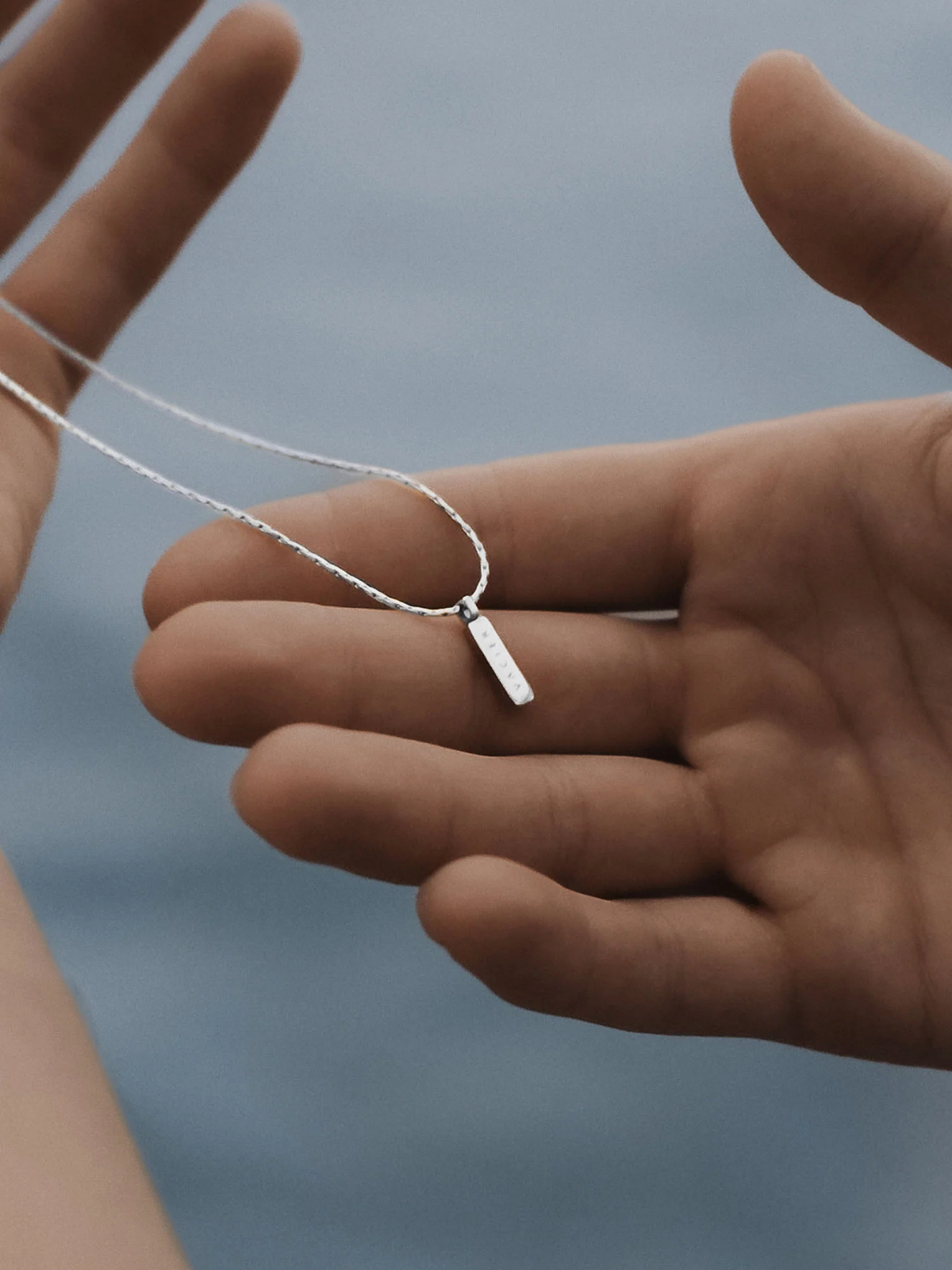 Colier cu Pandantiv Wire — ALZARA
